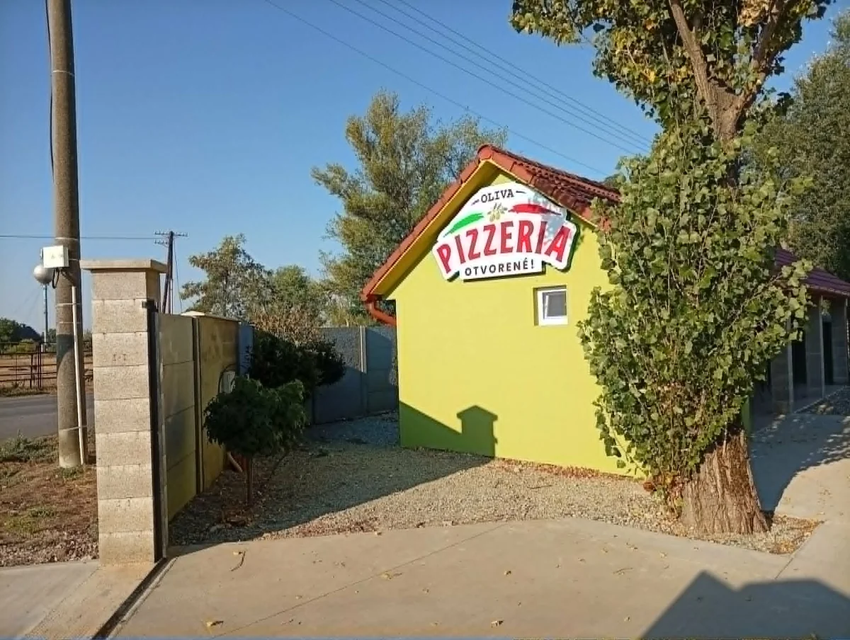 Budova Oliva Pizzeria s označením Pizzeria